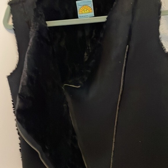 C&C California Black Reversible Faux Suede/Fur Vest Size XS NWOT - Picture 6 of 7
